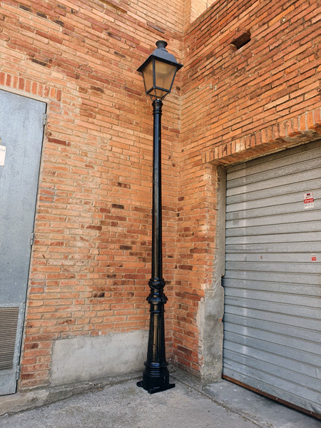 cabeza farola metal-cristal 80x42.5x42.5 (65eu) 4u.